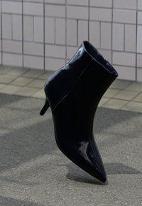 Non sélectionné, black