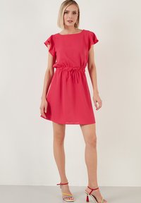 LELA REGULAR FIT - Päevakleit - fuchsia
