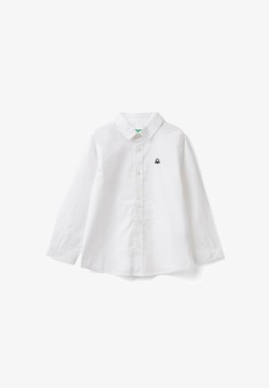 Witte lange mouwen shirt gemaakt van katoen met een knoopsluiting aan de voorkant, een puntige kraag en een klein marineblauw octopuslogo op de linkerkant van de borst.