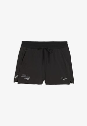 Zwarte sportshorts met trekkoord in de taille, zijzakken met rits, geperforeerde ventilatie en witte HYROX- en Puma-logo’s aan de voorkant.