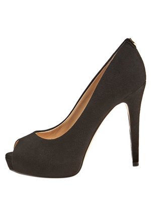 Schwarzer Peeptoe-Pumps mit hohem Absatz, schmalem Stilettoabsatz und glatter Oberfläche, seitlich auf weißem Hintergrund dargestellt.