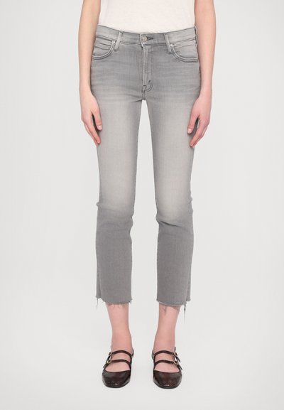 Mother THE RASCAL ANKLE FRAY - Blugi slim fit - grey denim