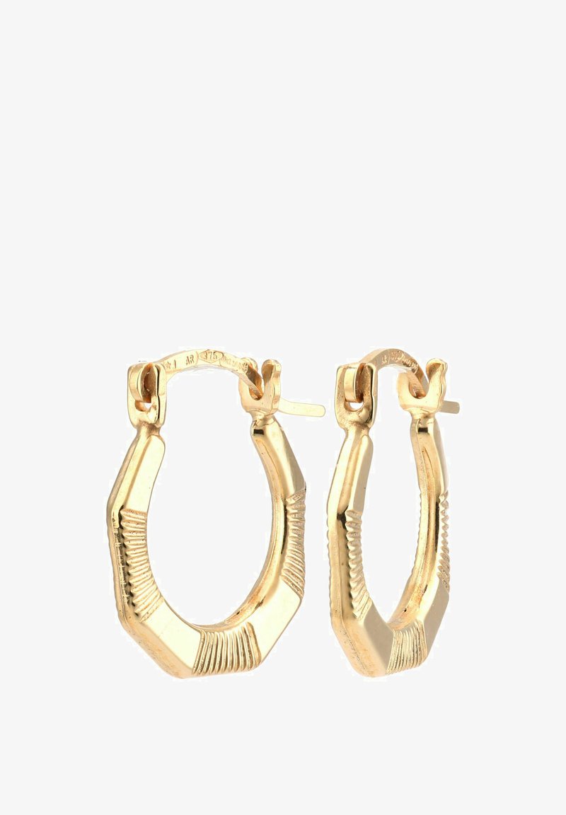 Kuldne rõngas kõrvarõngad geomeetrilise disainiga, millel on tekstuuriga muster ja hingedega lukustus. Metallne läige, sile viimistlus ja nurkades vorm.