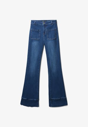 Dunkelblaue Jeans im Bootcut-Stil mit Knopfverschluss, zwei vorderen Taschen und einer breiten Manschette am Saum. Glatte Textur und klassischer Schnitt.