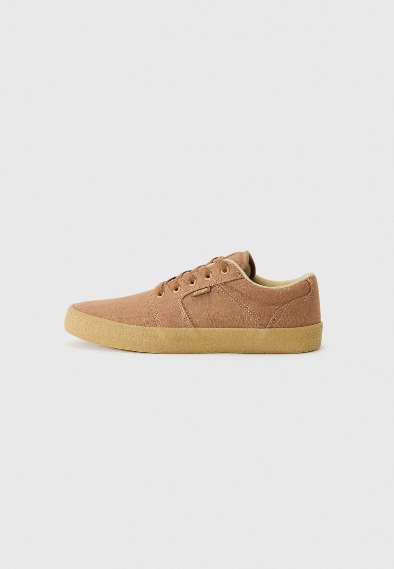Etnies BARGE - Matalavartiset tennarit - brown/beige/gum