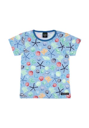 Jasnoniebieska koszula z krótkim rękawem z kolorowym wzorem o tematyce morskiej, featuring rozgwiazdy, muszle, koralowce i ślimaki, oznaczona Villervalla rozmiar 92.