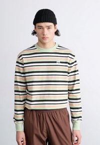 Ellesse DRILLAR - Oldalzsebes nadrágok - dark brown