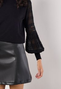Apricot Strickpullover - black