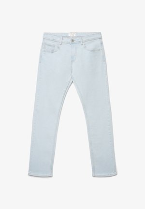 Jeans in denim azzurro chiaro con taglio a gamba dritta, cinque tasche e cuciture minimali. Il tessuto ha una texture morbida e liscia.