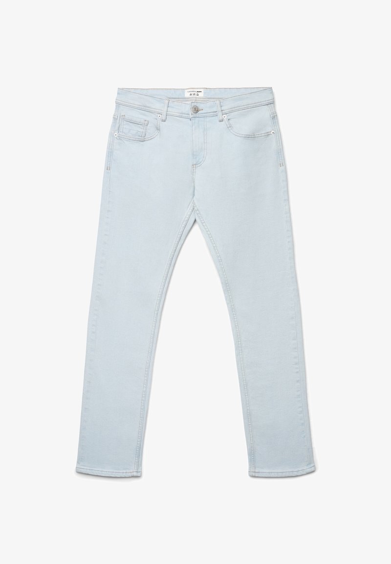 Jasnoniebieskie dżinsy z denimu o prostym kroju nogawek, z pięcioma kieszeniami i minimalnymi przeszyciami. Tkanina ma miękką, gładką teksturę.