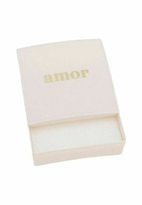 Scatola regalo rettangolare bianca con coperchio curvo, con la parola "amor" in lettere dorate. L'interno è vuoto ed è foderato con materiale morbido.
