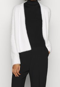 OPUS Kofta - off-white