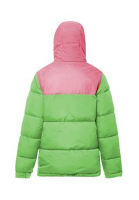 Giubbotto imbottito con cappuccio; presenta una parte superiore rosa e una parte inferiore verde, texture trapuntata e nessun chiusura o dettaglio visibile.