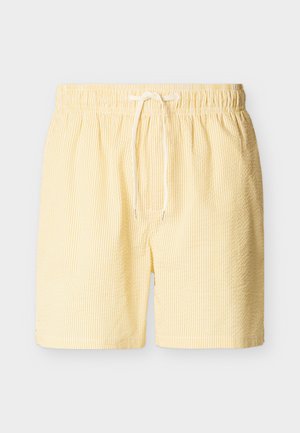 Hellgelbe und weiße, vertikal gestreifte Herren-Shorts mit elastischem Bund und weißem Kordelzug vorne.