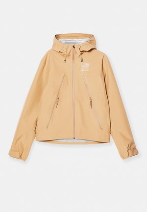 Beige wasserdichte Jacke mit Kapuze, zwei mit Reißverschluss versehenen Taschen, elastischen Bündchen und dezentem Branding auf der linken Seite.