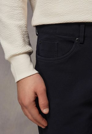 TEXTURED STYLE STRETCH.  - REGULAR FIT - Straight leg jeans - navy blue