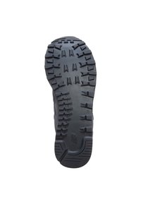 Sola di sneaker nera con un motivo testurizzato e un battistrada profondo per una migliore aderenza, bordi arrotondati e un materiale in gomma resistente.