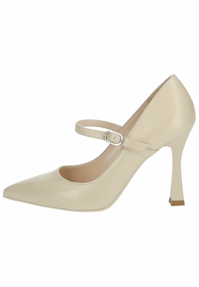 Beige Leder High Heels mit einer spitzen Zehe, einem Knöchelriemen und einem schlanken, schmalen Stiletto-Absatz. Verfügt über ein kleines metallisches Akzent.
