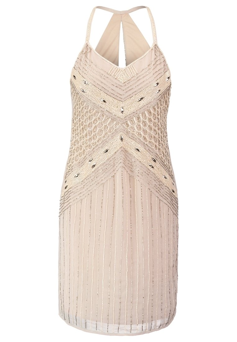 Robe sans manches beige avec col licou, perlerie complexe, motifs géométriques et festonnés, et rayures verticales de sequins sur la jupe.