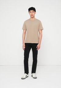 Jack & Jones JJEORGANIC BASIC TEE O NECK 5 PACK - Βασικό μπλουζάκι - moonbeam/crockery/olive night/castlerock/ultimate grey