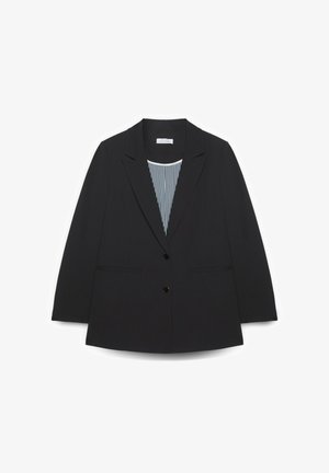 Sacou negru croitorit, cu două nasturi în față, revere cu crestătură și căptușeală interioară cu dungi vizibilă la nivelul gâtului.