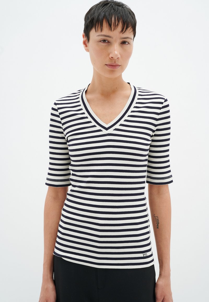 InWear - DAGNA STRIPED  - Apdrukāts T-krekls - whisper white midnight magic, Palielināt