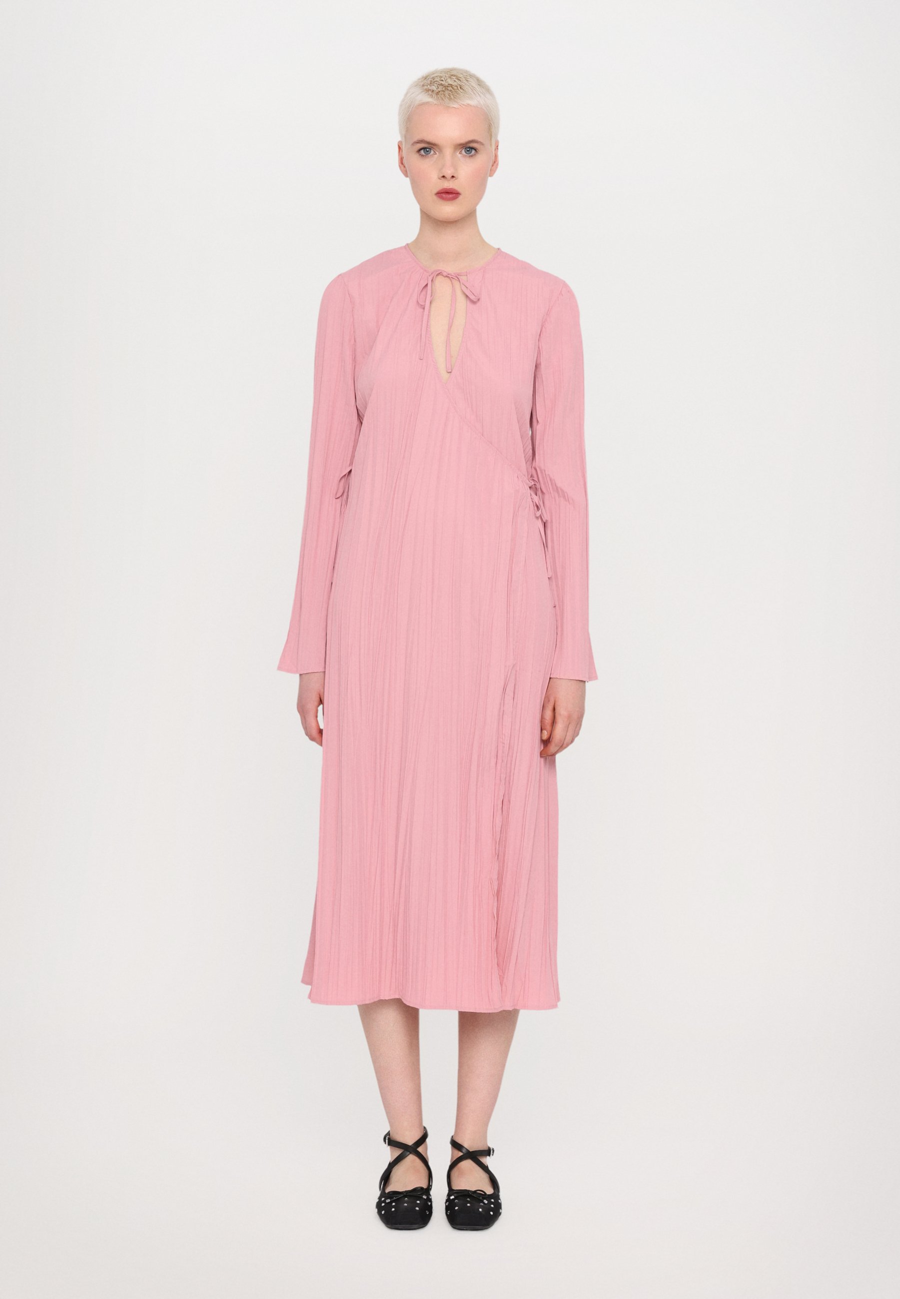Stine Goya PLEATED LONG SLEEVE WRAP TIE DRESS - Day dress