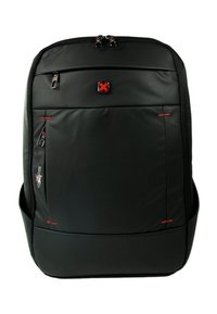 Zwarte rugzak met een gladde textuur, voorzien van meerdere ritssluitingen, rode accenten en een prominent logo op de voorkant.