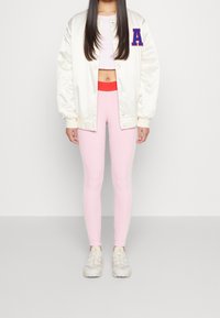 adidas Originals Legíny - kalhoty  - pink