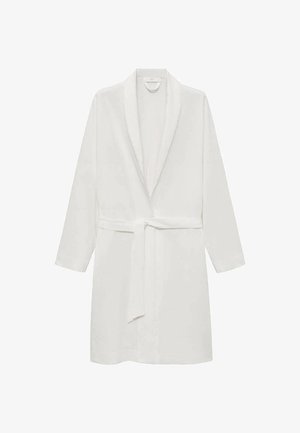 Biela bavlnená župan s šálovým golierom, dlhými rukávmi a pásikom na viazanie. Má hladkú textúru a dĺžku po polovicu lýtok.