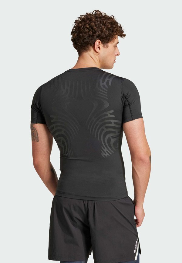 TECHFIT CONTROL - Sports T-shirt4