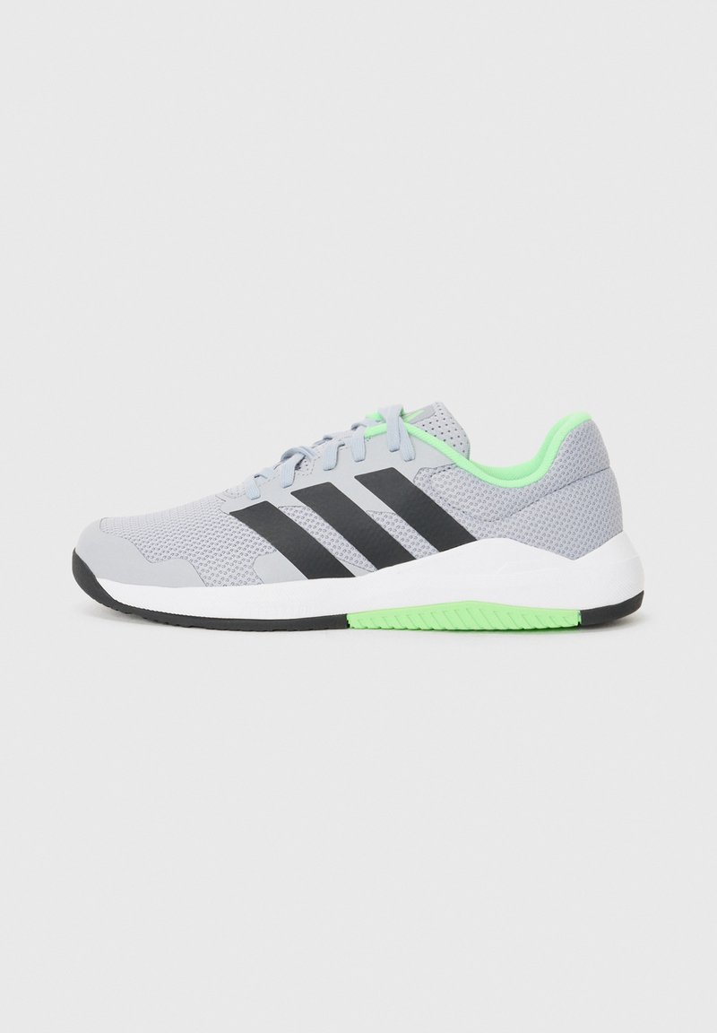 Chaussure de sport gris clair avec des rayures noires, une doublure intérieure vert néon et une semelle blanche avec des accents vert néon et noir.