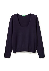 Námořnická modrá svetr s širokým kulatým výstřihem a dlouhými rukávy. Měkká textura, pružný lem a detaily bočních rozparků s akcenty knoflíků.