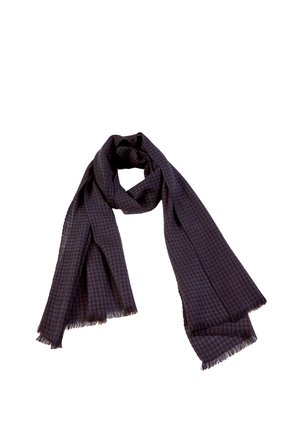 Mørkeblå og sortternet halstørklæde med frynser i kanterne, løst foldet på en hvid baggrund.