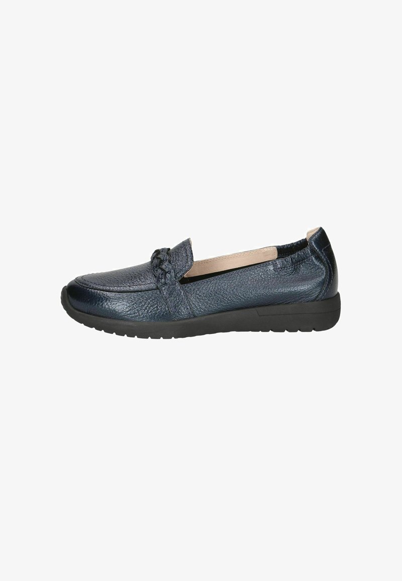 Mocassins en cuir bleu avec une finition texturée, dotés d'un accent tressé sur la partie supérieure et d'une semelle en caoutchouc noire pour une meilleure adhérence.