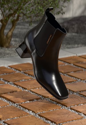 KAYLA BOOT - Klassikalised poolsaapad - black
