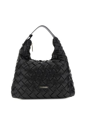 Borsa hobo in pelle nera intrecciata con una tracolla singola, chiusura con zip e un piccolo logo rettangolare del marchio sul davanti.