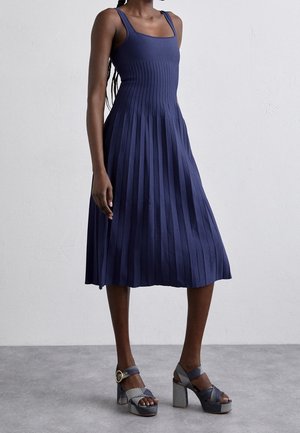 STAUD Robe pull - blue
