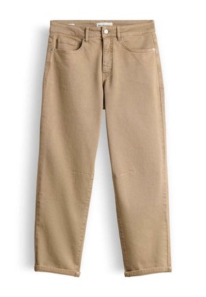 Beige broek met rechte pijpen, voorzien van een voorste knoop- en ritssluiting, voorzakken en een muntenzakje, en gestikte kniedetails.