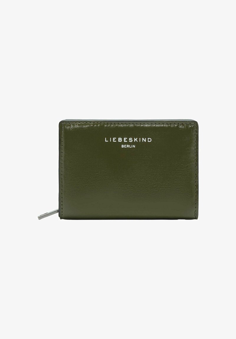 Portefeuille en cuir vert olive à texture lisse, avec un logo argenté "LIEBESKIND BERLIN" sur le devant et une fermeture éclair sur un côté.