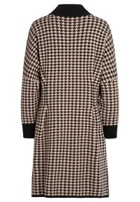 Cardigan à motif pied-de-poule noir et beige avec un col et des poignets côtelés noirs, coupe ample et longueur jusqu'aux genoux.