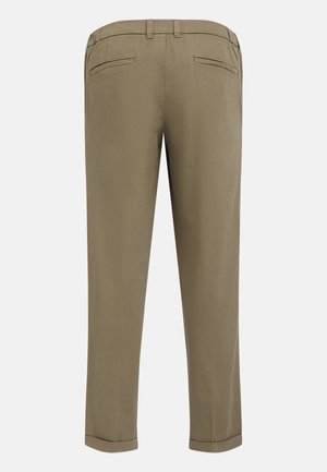 Pantaloni khaki a gamba dritta, con una texture liscia, due tasche posteriori e orli risvoltati. Il tessuto sembra leggero e resistente.
