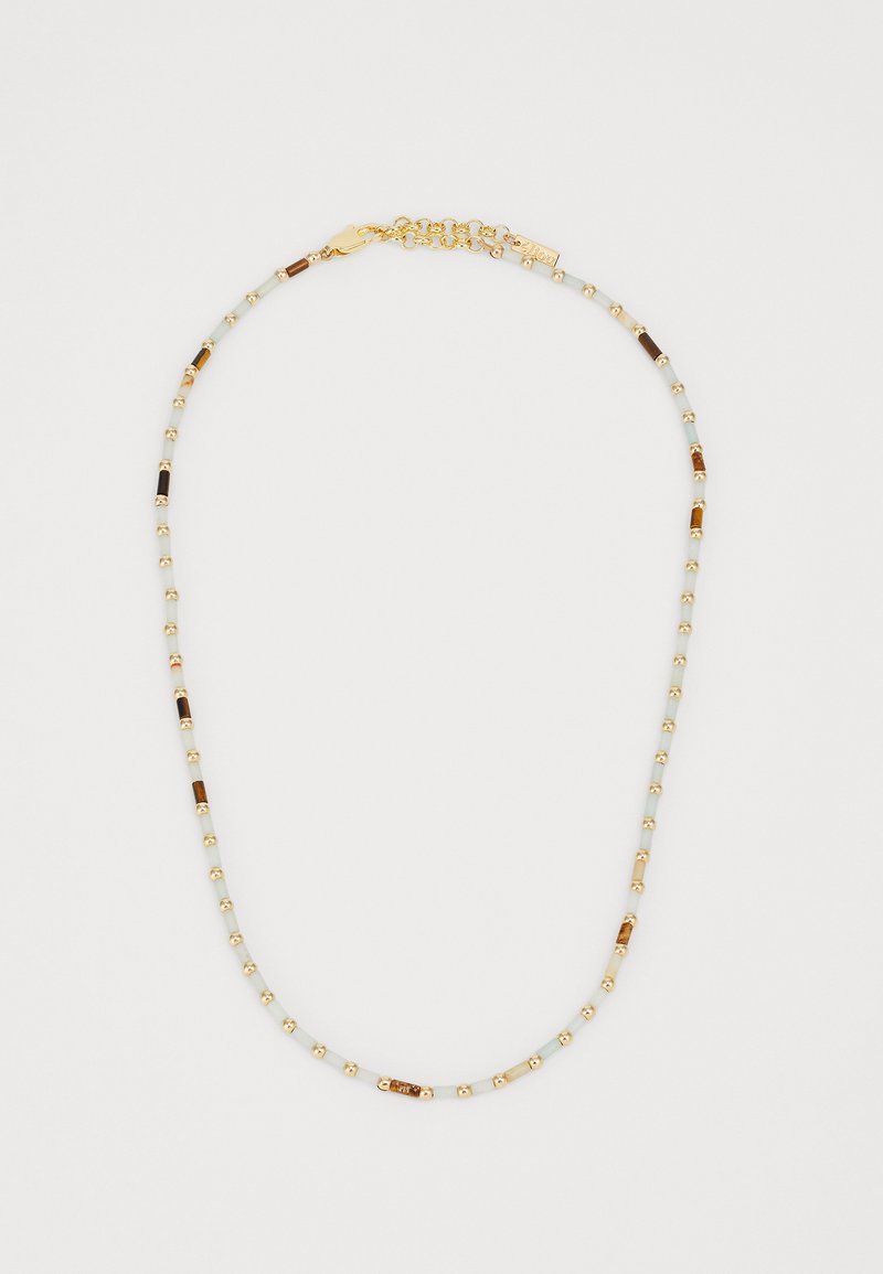 Κολιέ με χάντρες και μικρές χρυσές λεπτομέρειες. Περιλαμβάνει χάντρες σε διάφορα χρώματα, όπως καφέ και μπεζ, και μία χρυσή κούμπωμα με αλυσίδα επέκτασης.