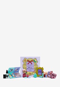 Makeup Revolution REVOLUTION X FRIENDS 12 DAYS OF CHRISTMAS ADVENT CALENDAR - Calendario dell'Avvento