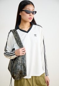 Thumbnail Image 5