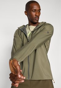ASICS FUJITRAIL khaki