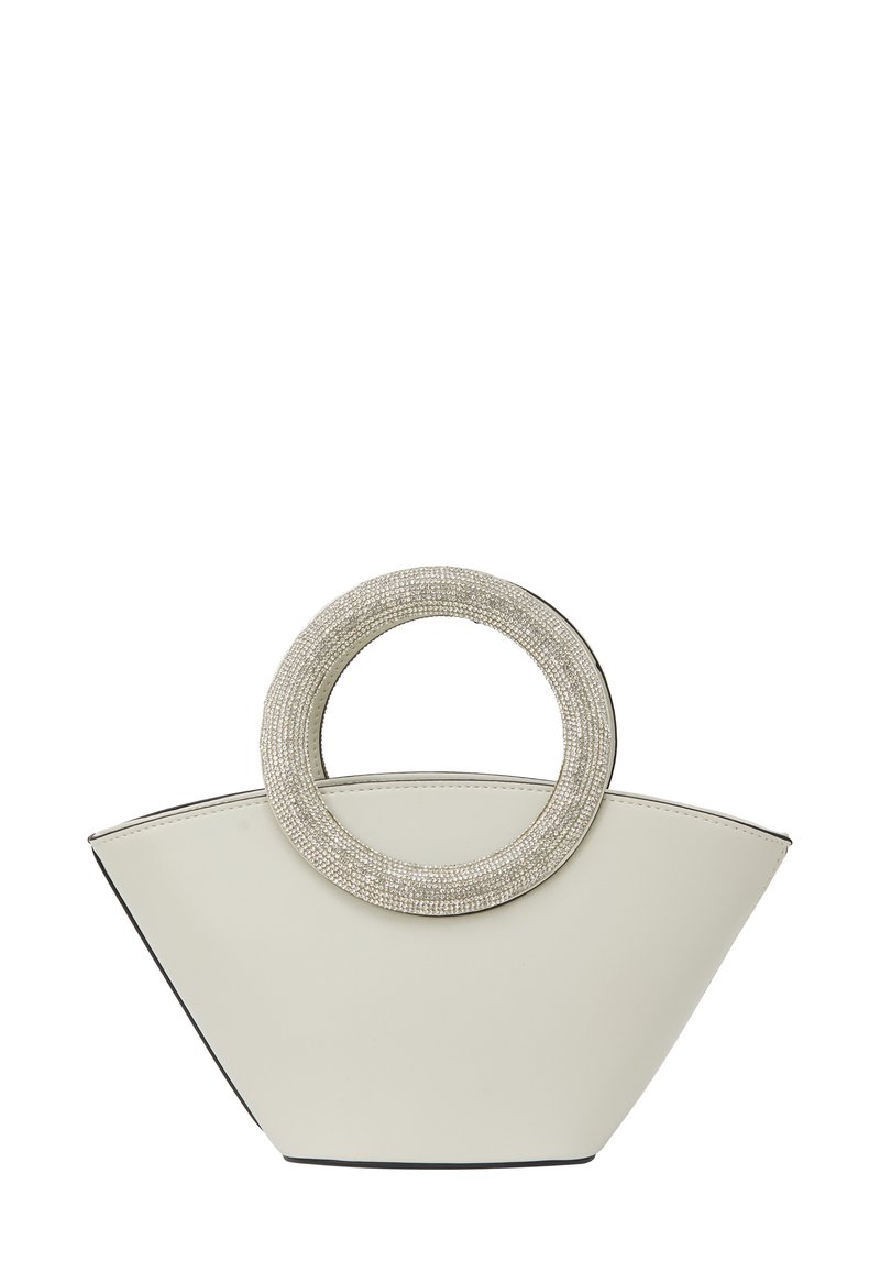 Creme kunstlæder håndtaske med geometrisk form, der har et blændende rundt håndtag og kontrasterende sort trim.