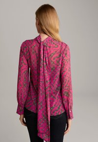 JOOP! Bluse - pink dunkelbraun