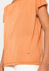 Mos Mosh TEE - T-shirt estampada - harvest pumpkin