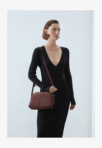 Non selezionato, dark brown